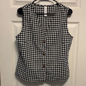 Black & White Gingham Sleeveless Button-Front Top